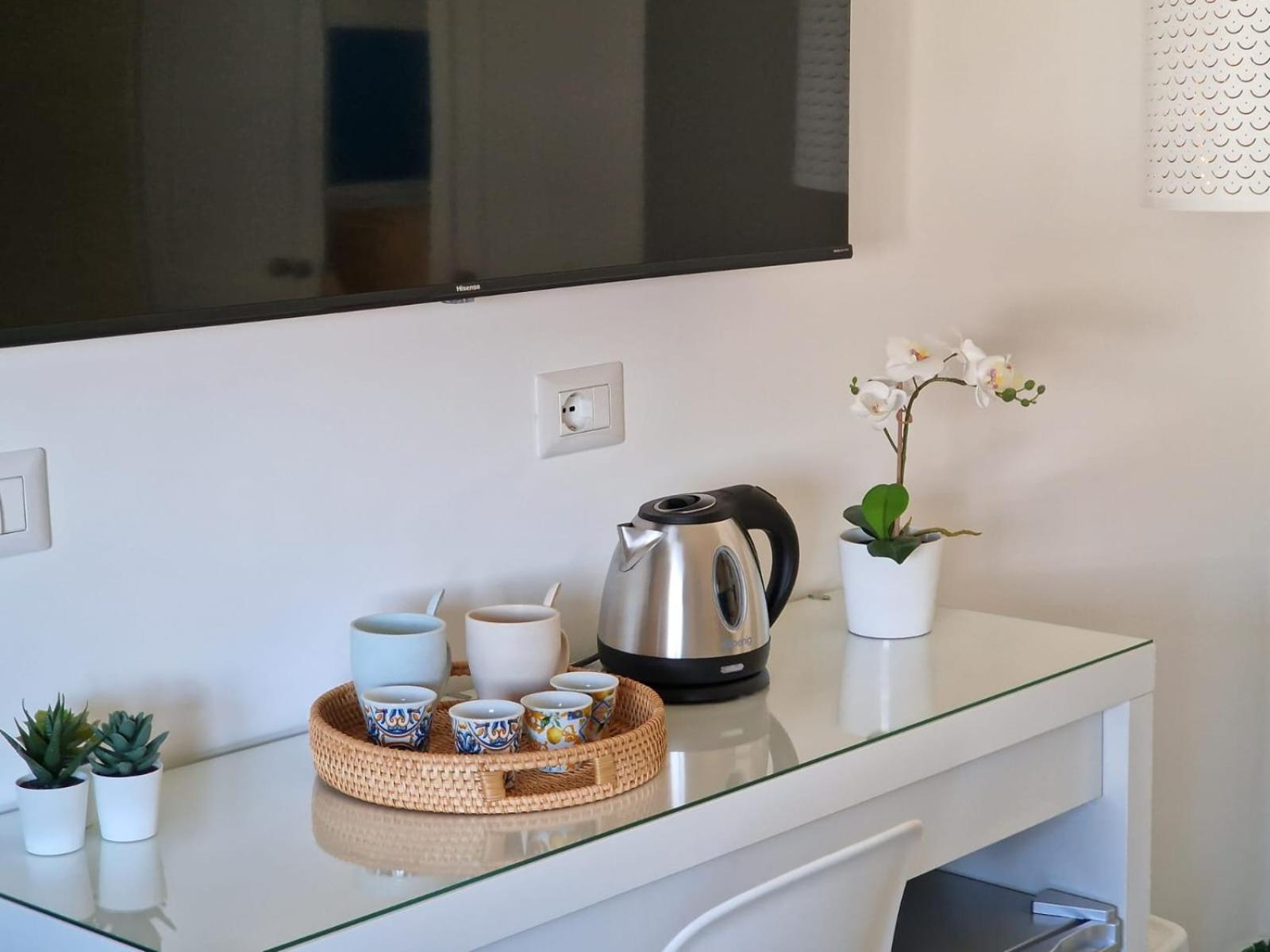 Coffee/tea facilities