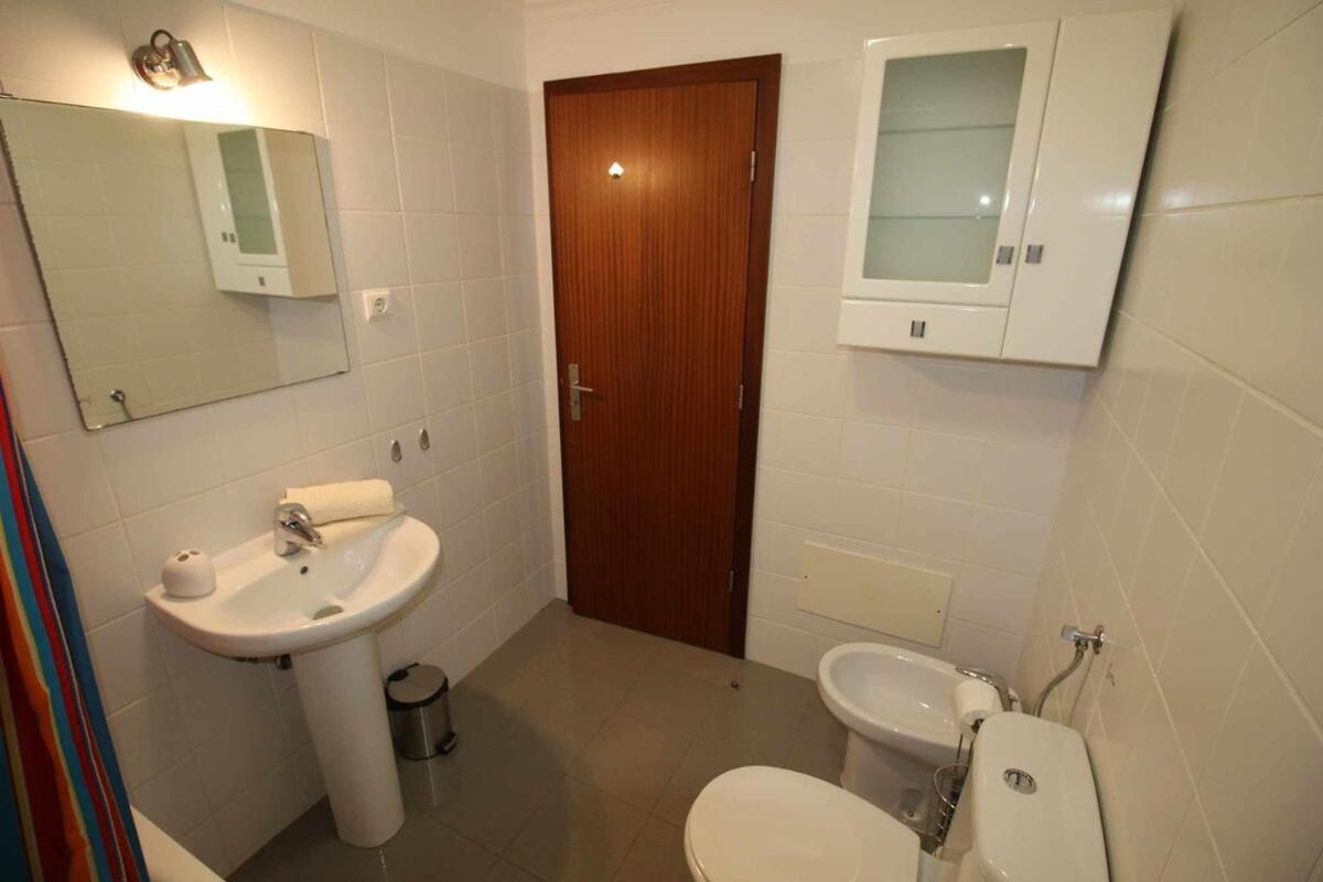 Portinho II-Modern apt with balcony facing the sea