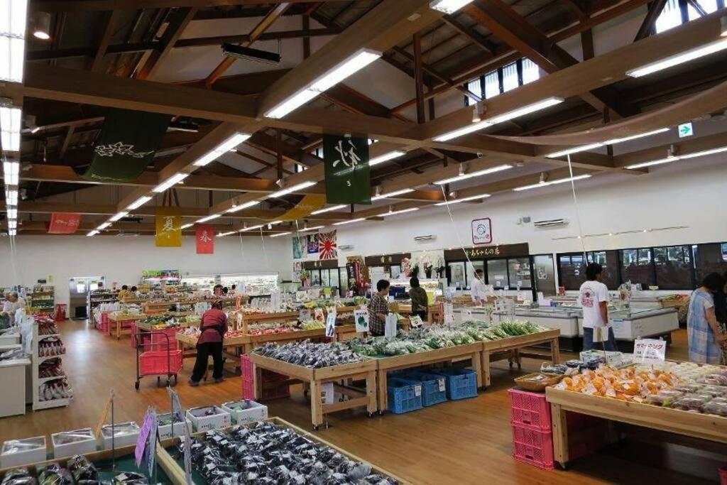 Supermarket/grocery shop