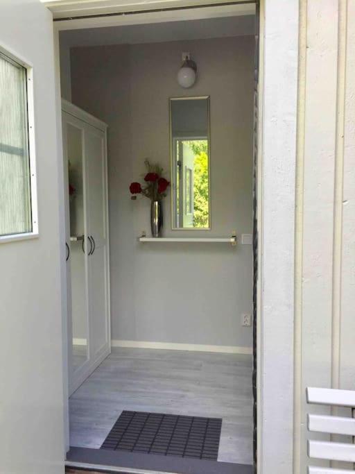 Eget hus i Tyresö Trollbäcken, kanoter ingår.