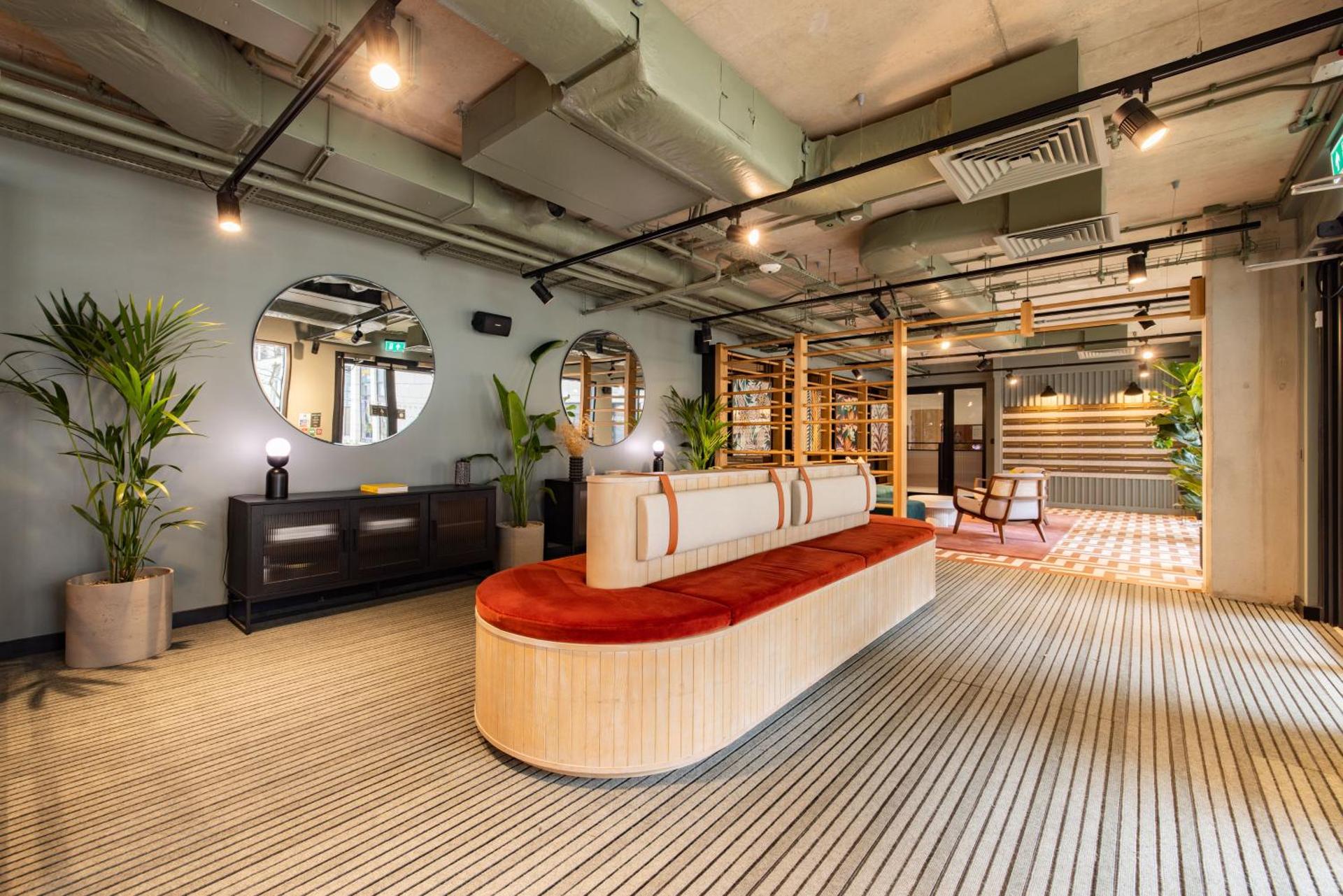 Communal lounge/ TV room