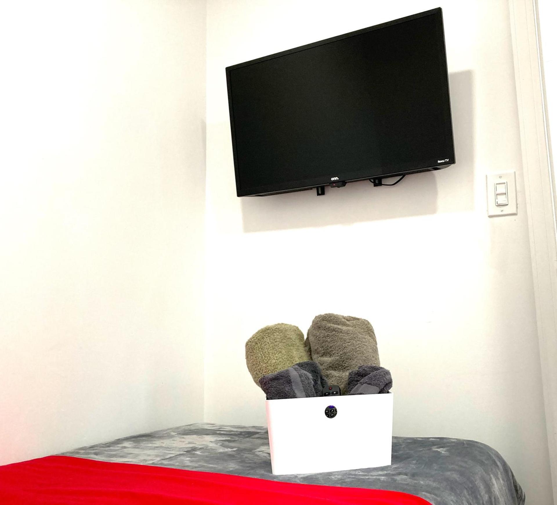 Modern GuestHouse Ironbound Newark with KITCHEN-FastTrainToNYC-OneStopToAirport