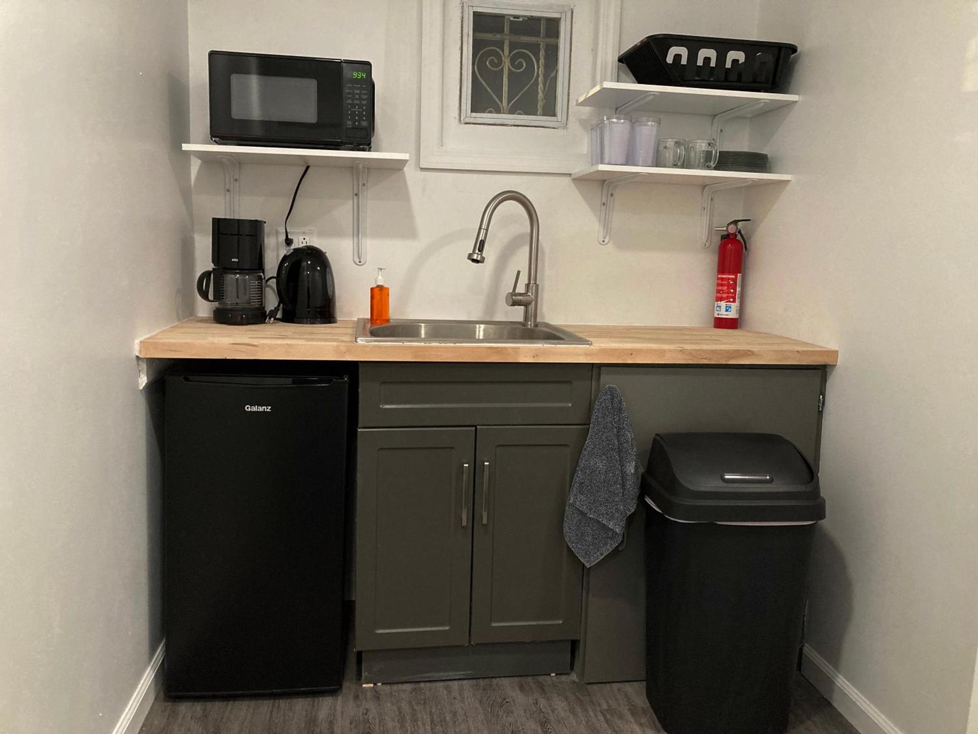 Modern GuestHouse Ironbound Newark with KITCHEN-FastTrainToNYC-OneStopToAirport