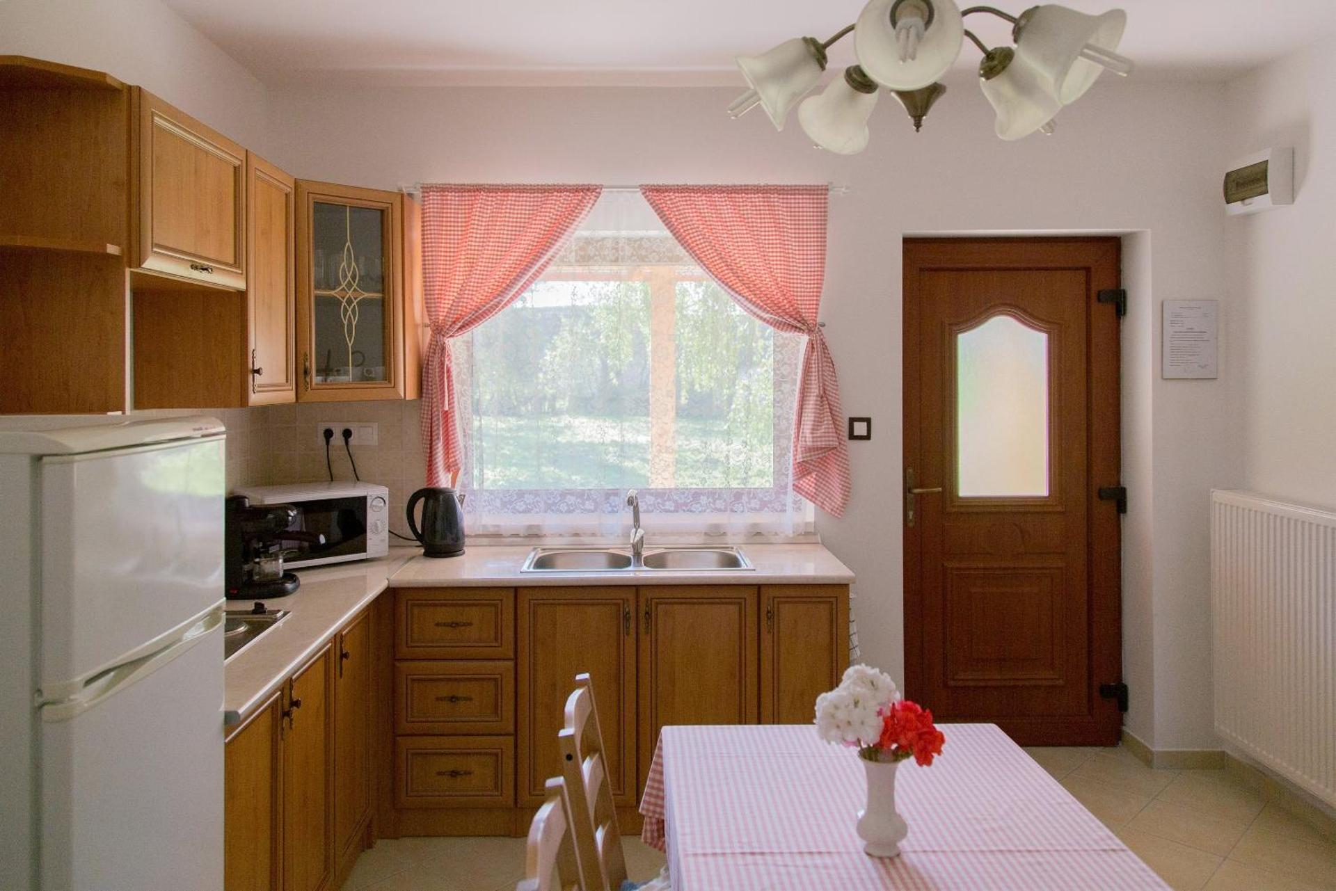 Almafás Jakuzzis Apartmanház Őrség