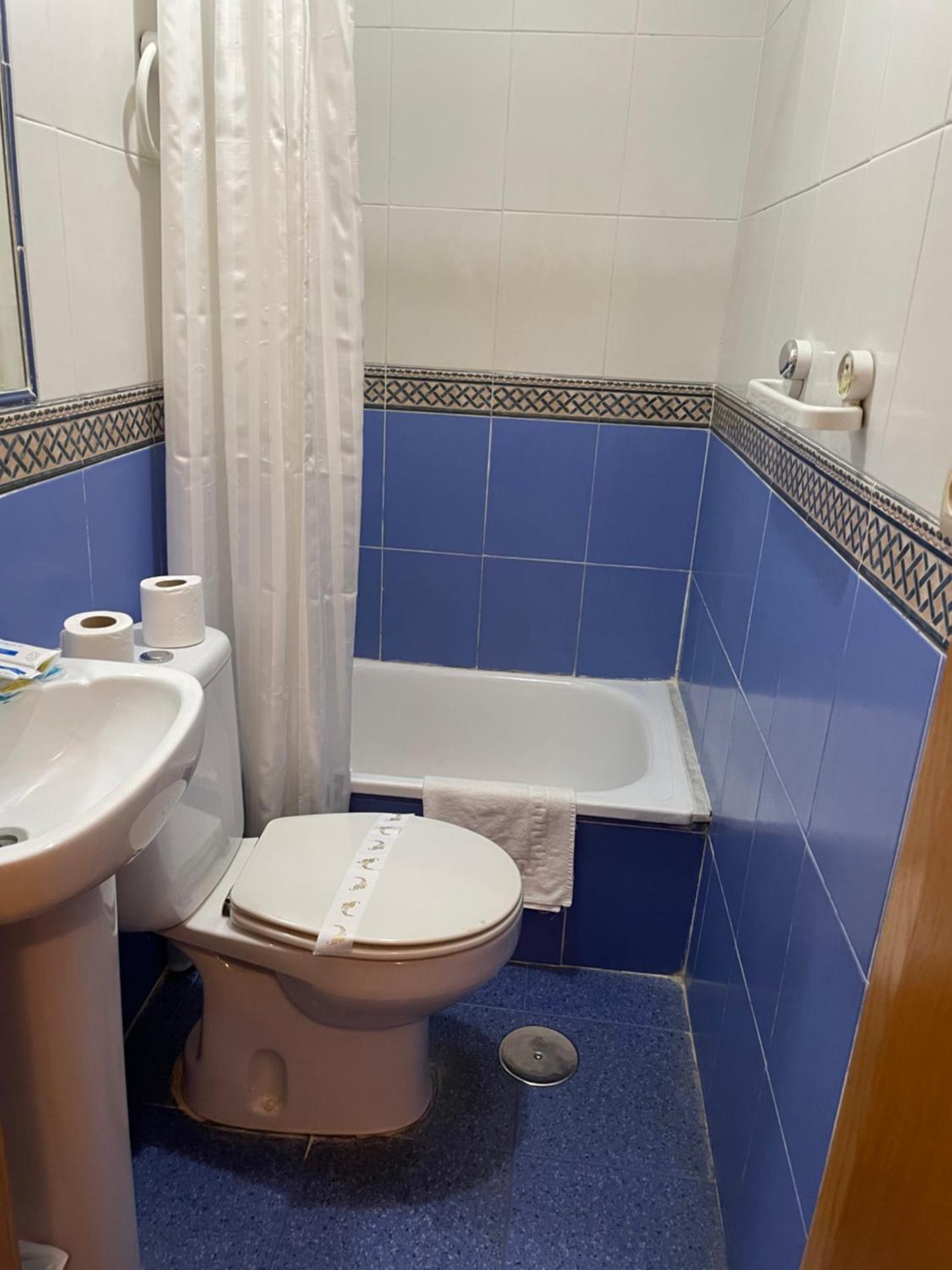 Enkeltværelse med eget badeværelse