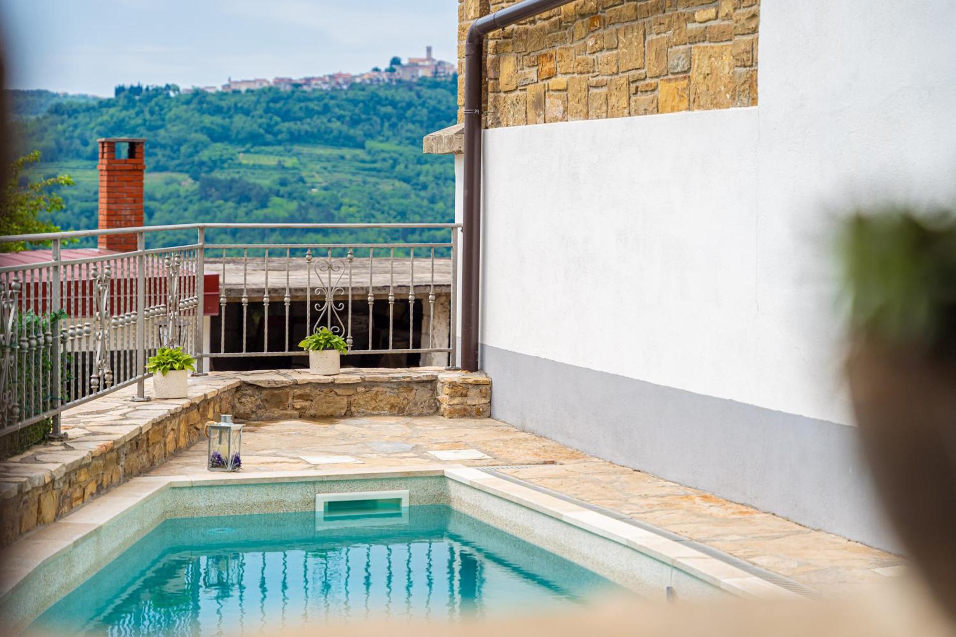 Holiday Home Belveder Motovun with heated pool