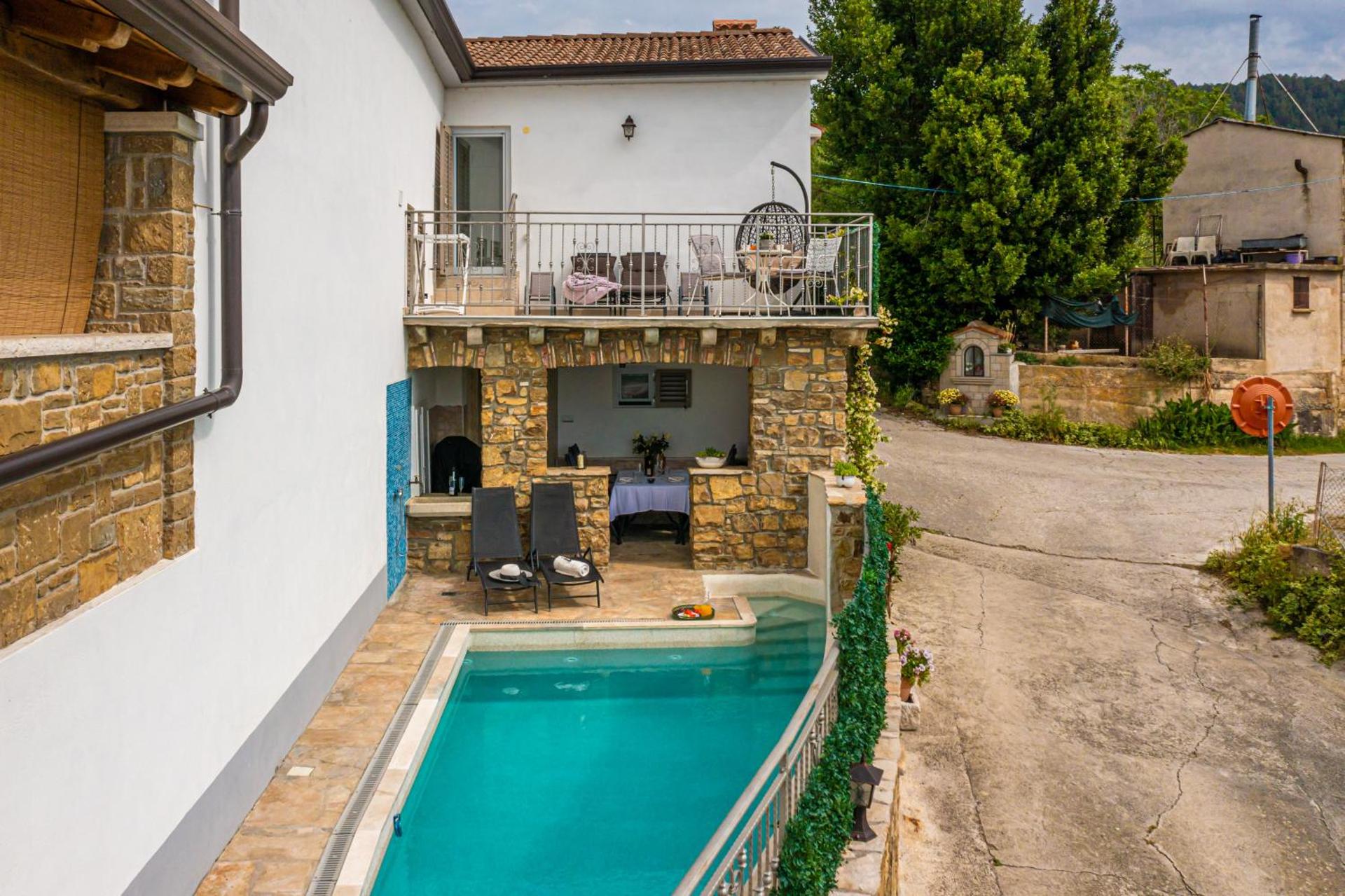 Holiday Home Belveder Motovun with heated pool