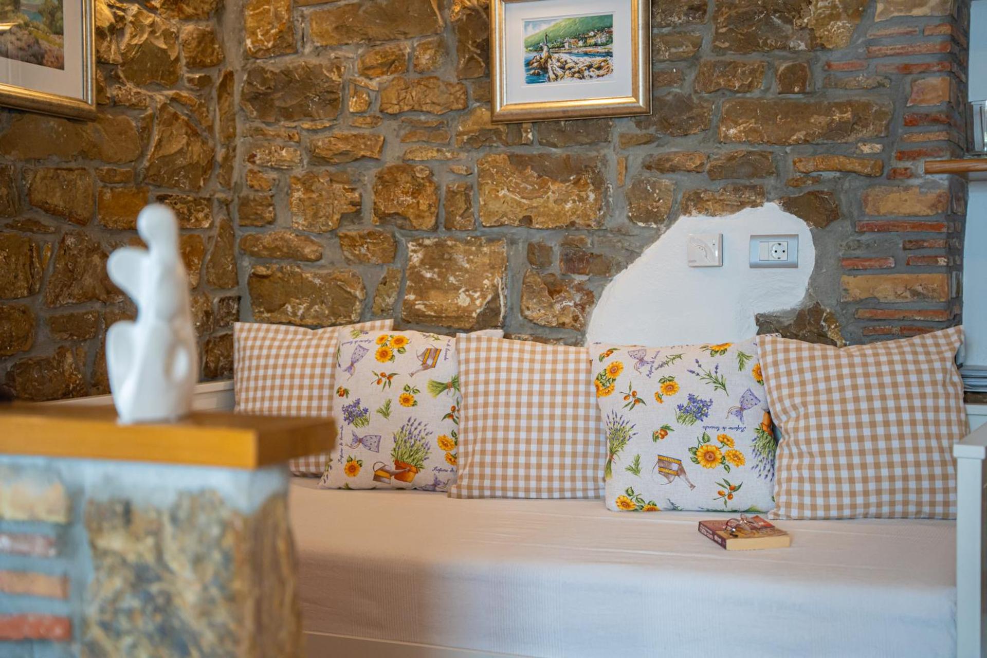 Holiday Home Belveder Motovun with heated pool