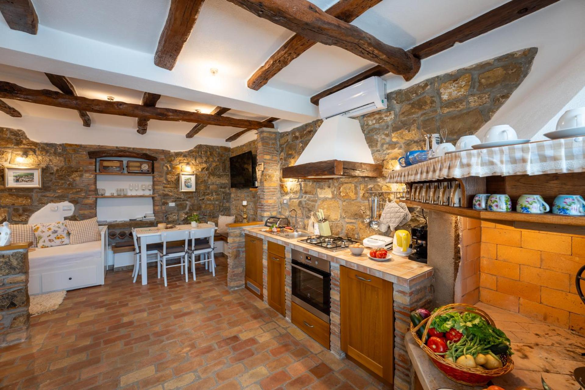 Holiday Home Belveder Motovun with heated pool