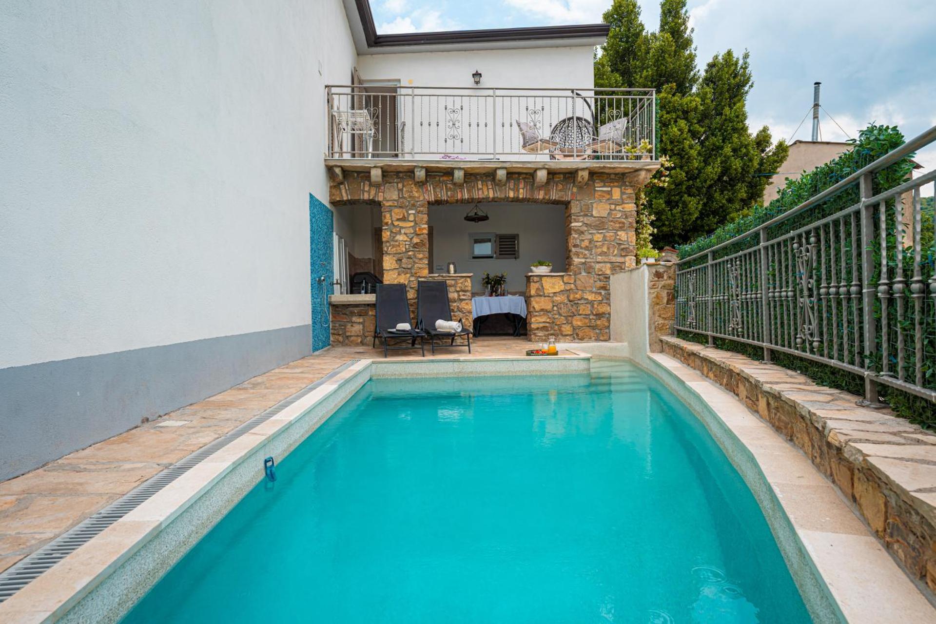 Holiday Home Belveder Motovun with heated pool