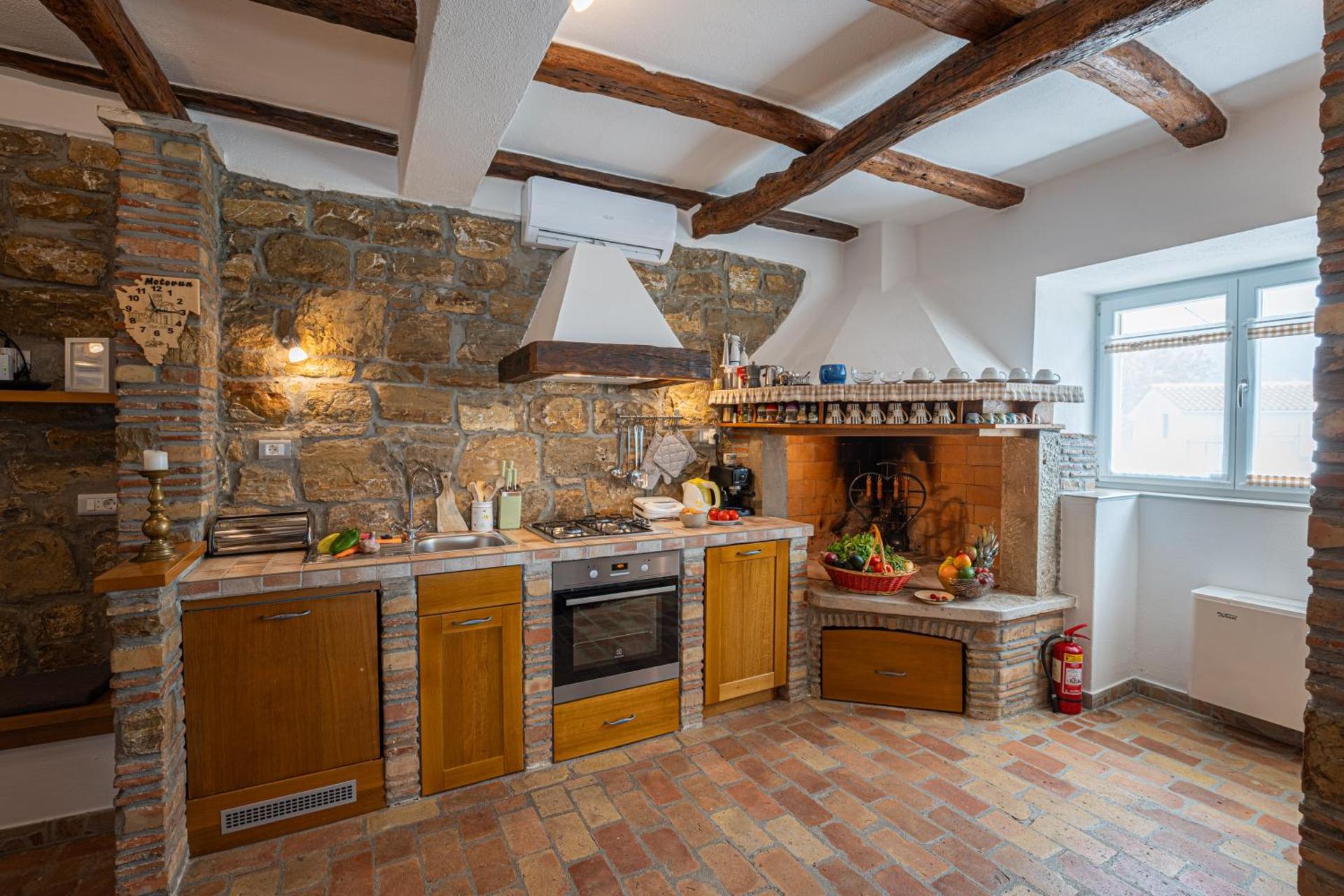 Holiday Home Belveder Motovun with heated pool