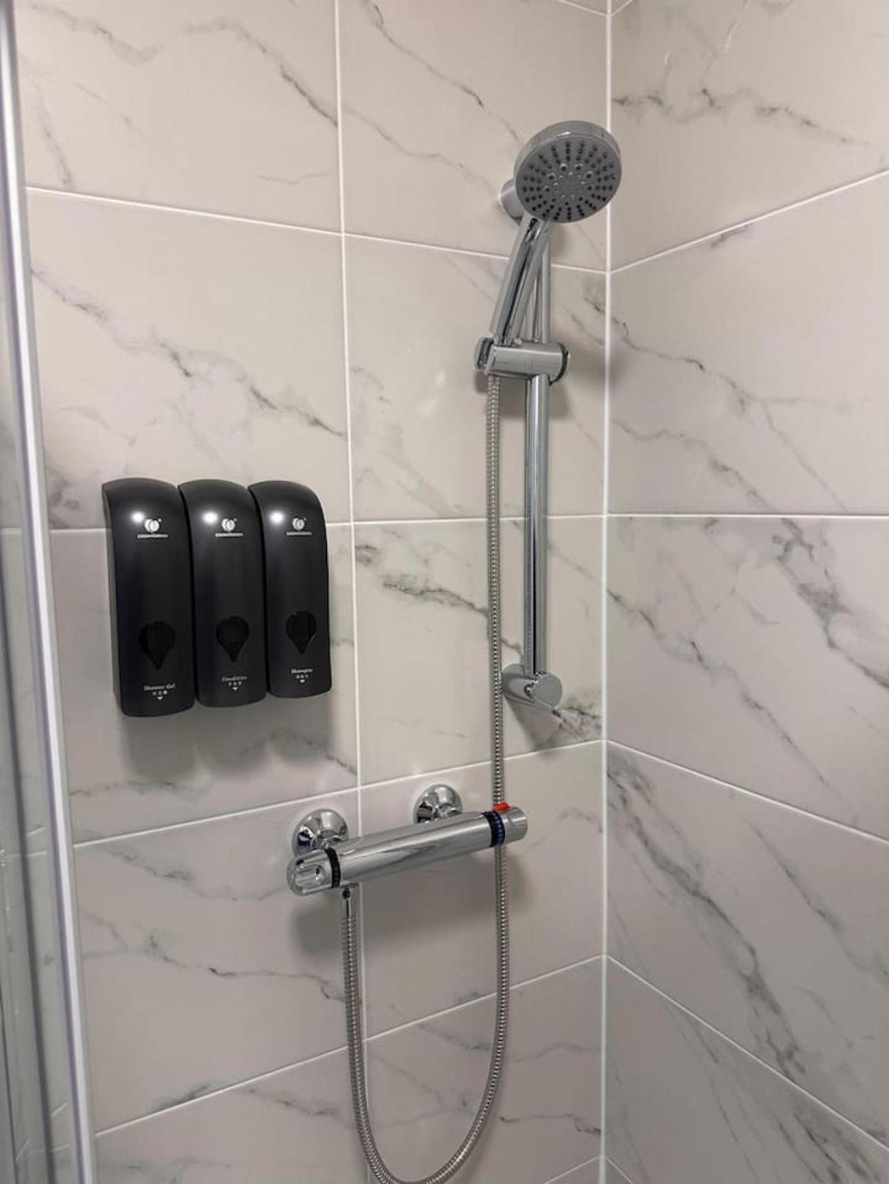 Vauxhall Victoria moments away