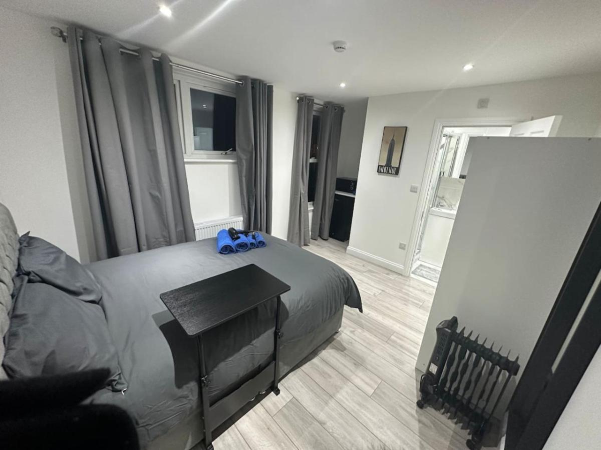 London Waterloo 10mins away