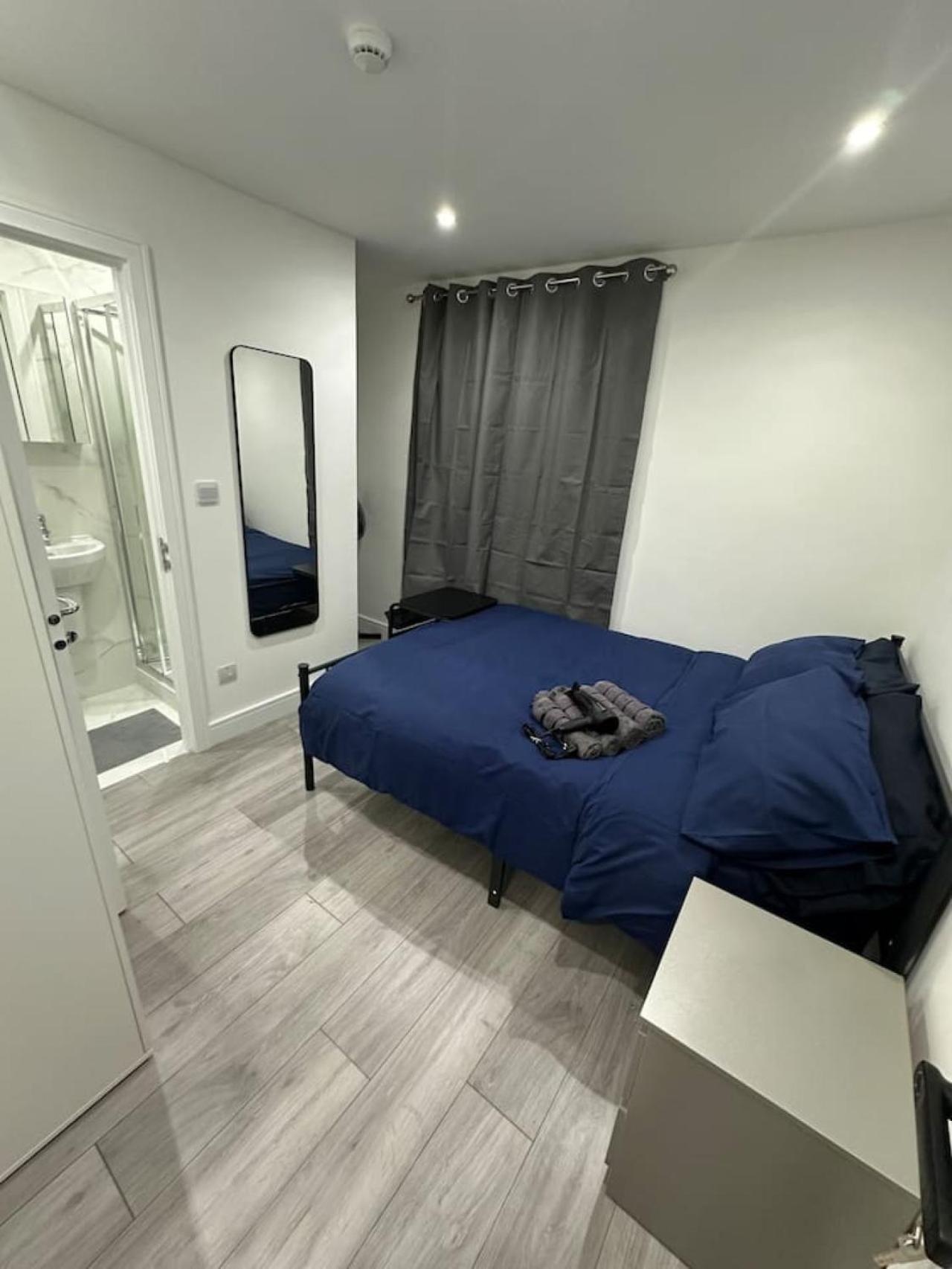 London Eye 10 minutes away