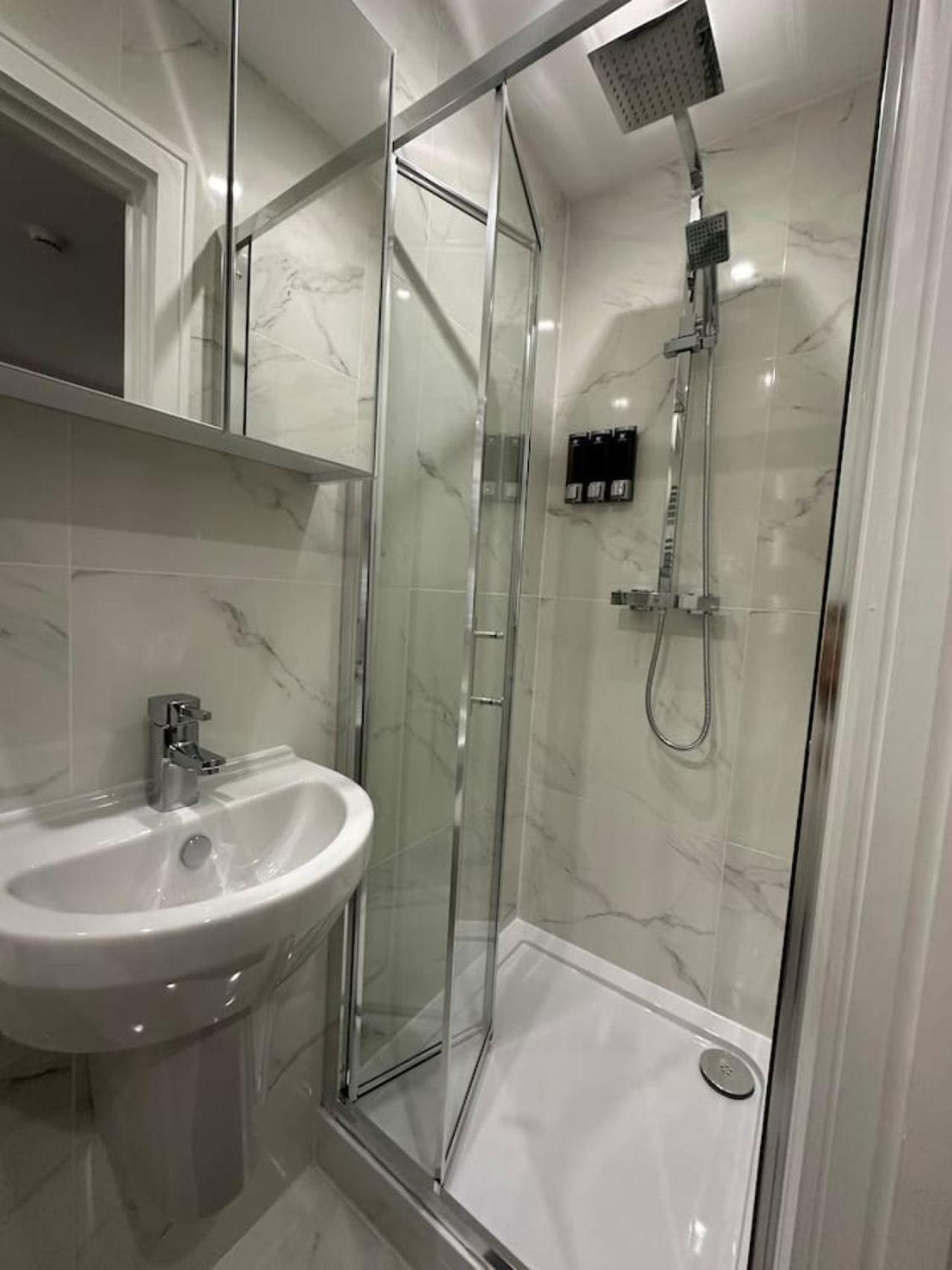 London Eye 10 minutes away