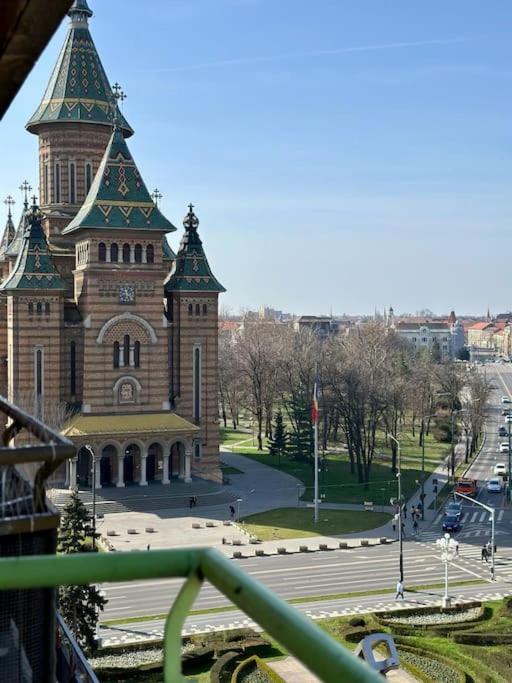 City Center Apartment With Balcony