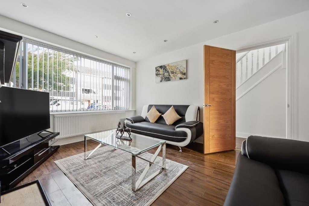 house in Heald Green village