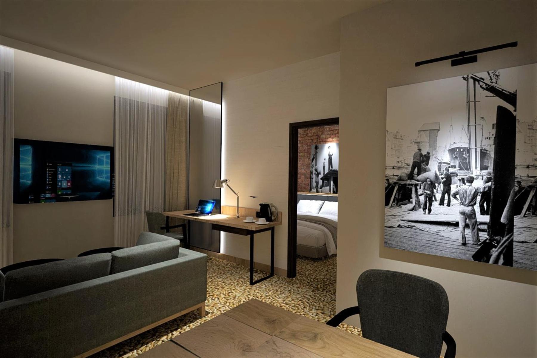 Communal lounge/ TV room