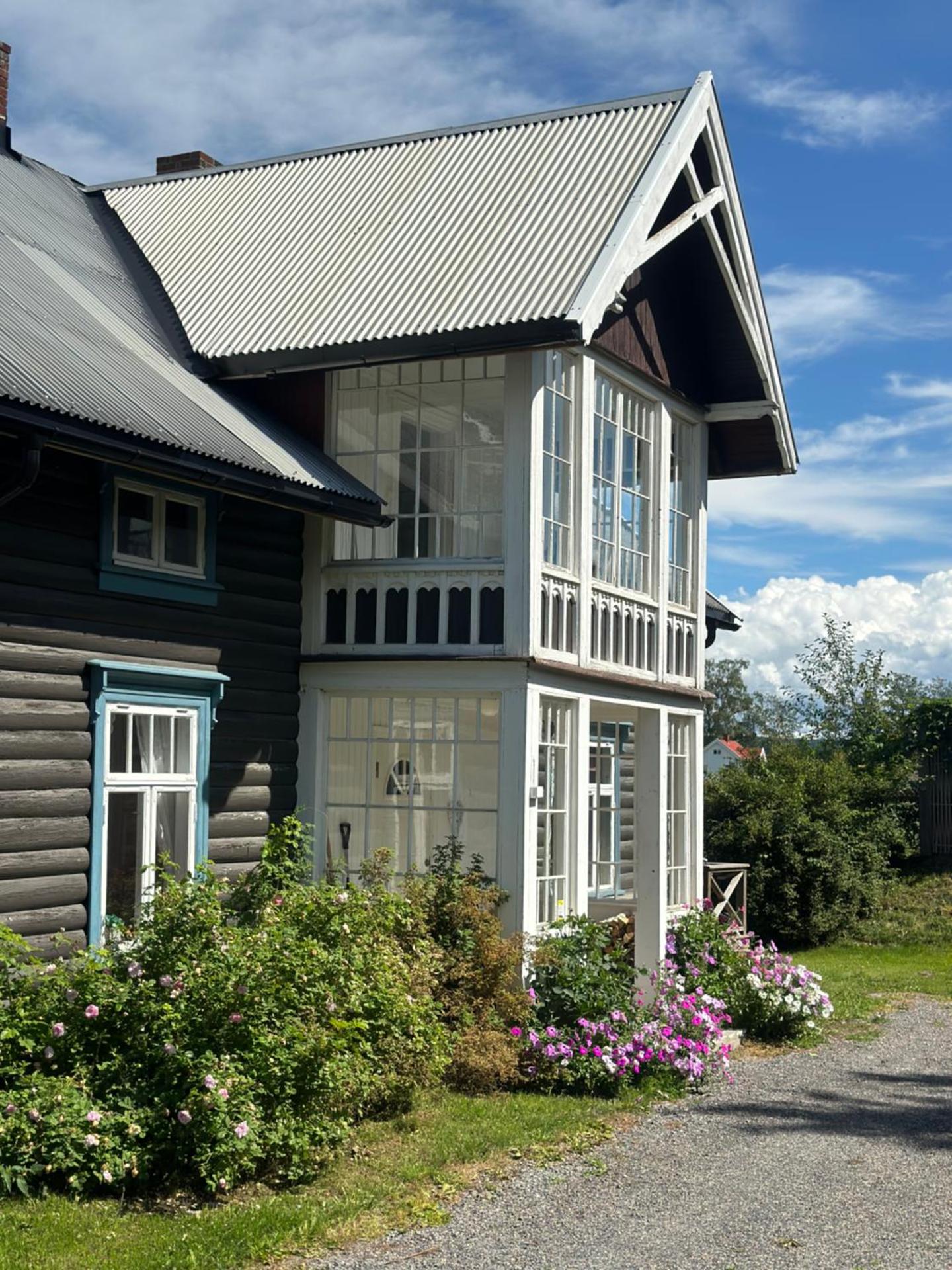 Idylliske Evjua ved Mjøsa