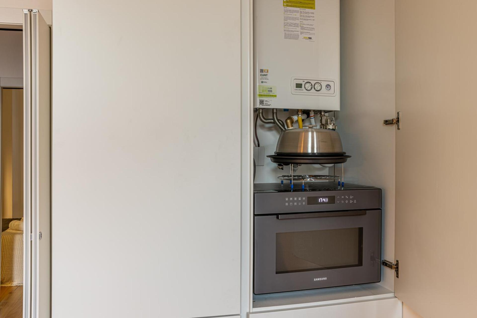 Kitchen or kitchenette