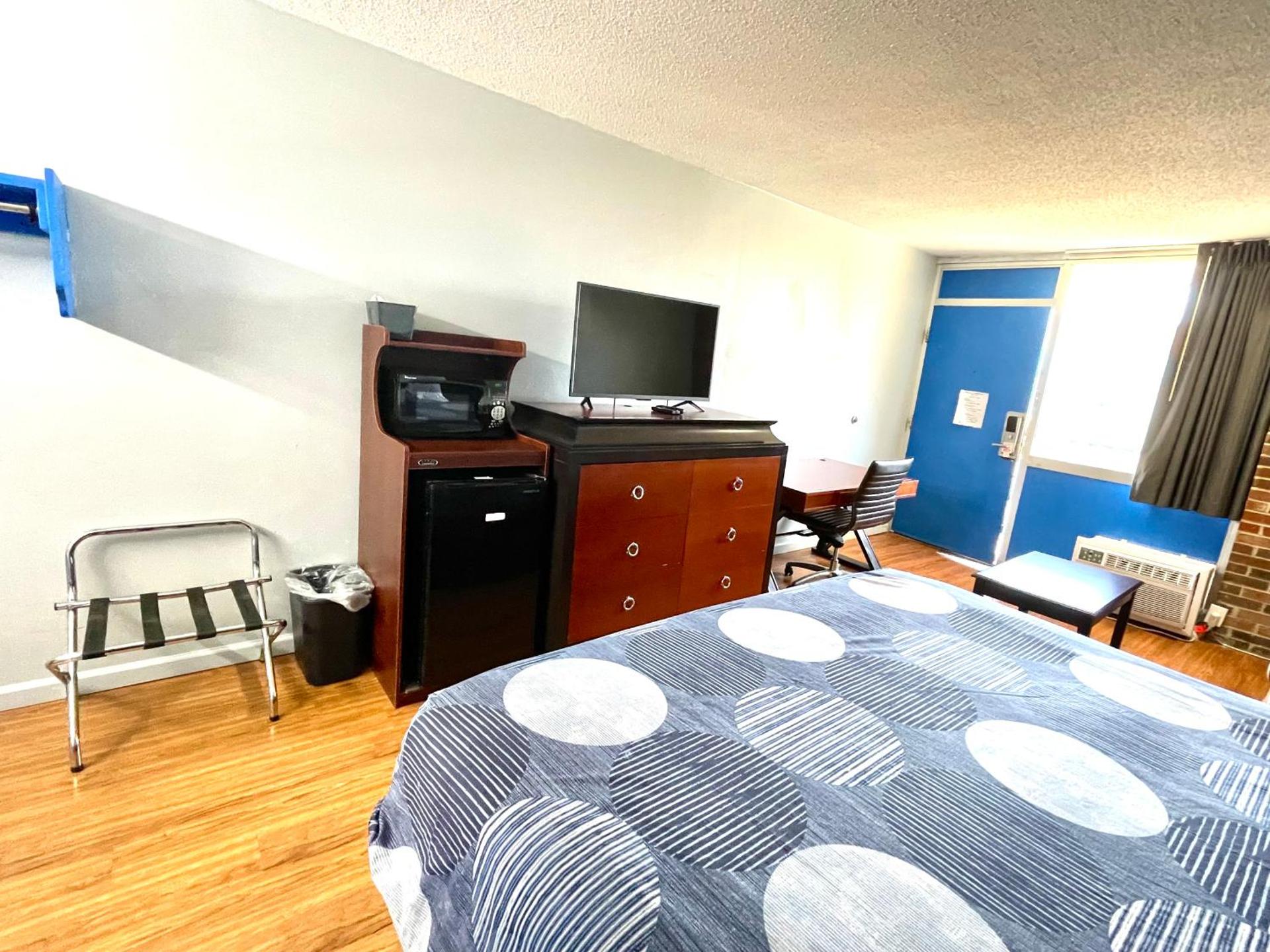 Rodeway inn- Nashville airport - Downtown - Mexican Restaurant on site