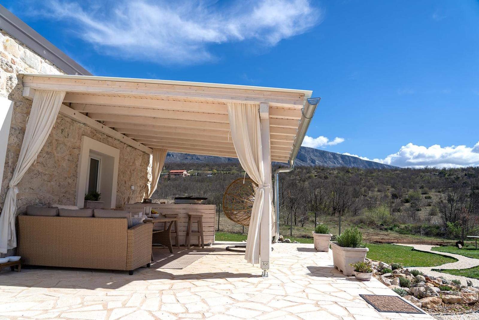 Stone House With Jacuzzi "DINARA"