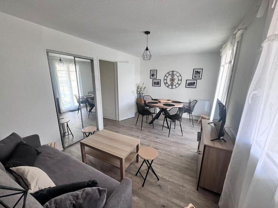 Bel appartement T2 refait à neuf avec piscine couverte de juin à fin septembre