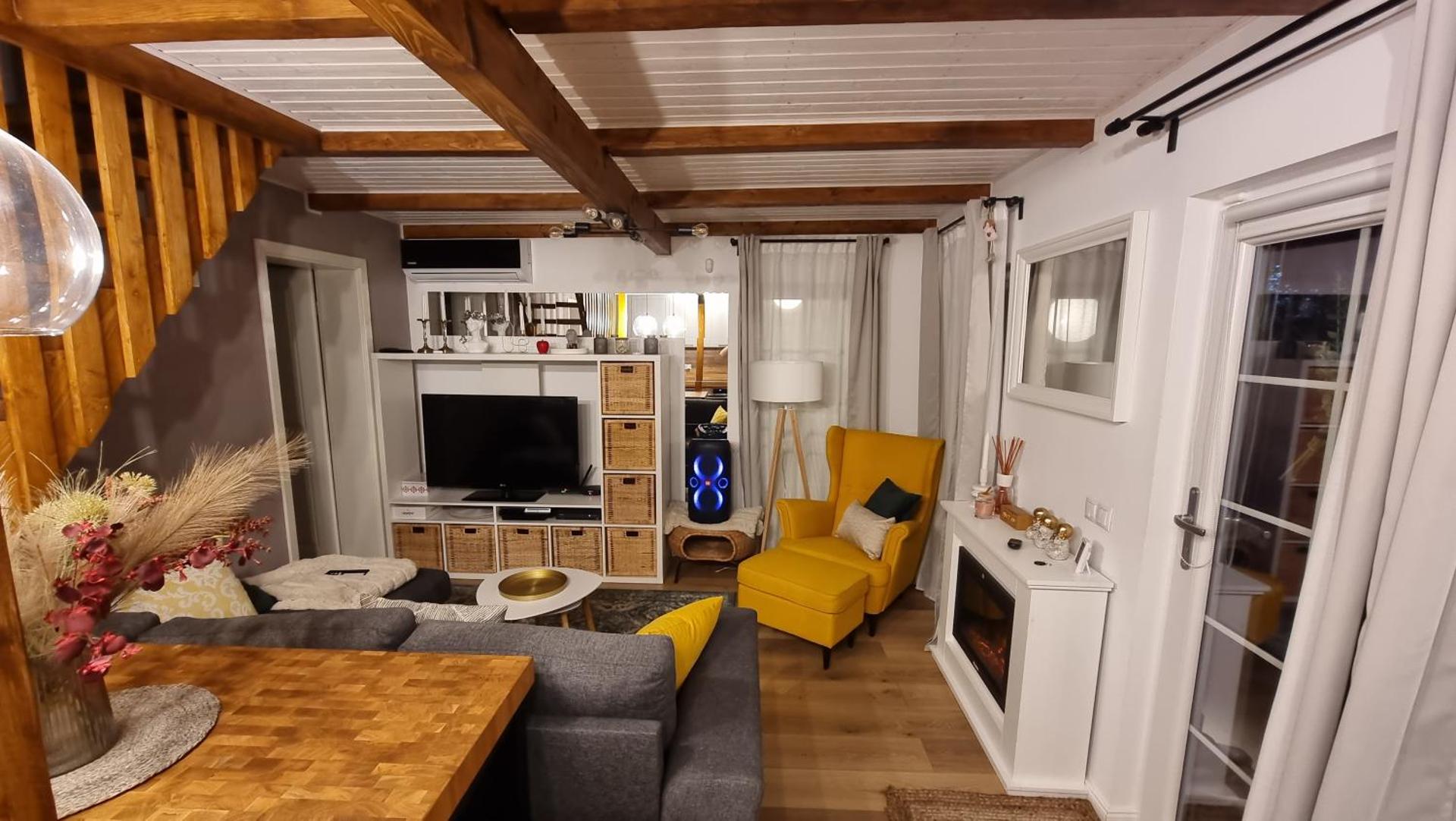 Communal lounge/ TV room