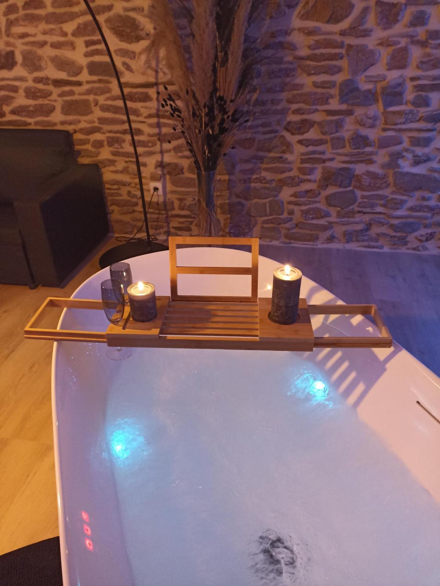 Loft noir (baignoire balnéo et sauna)