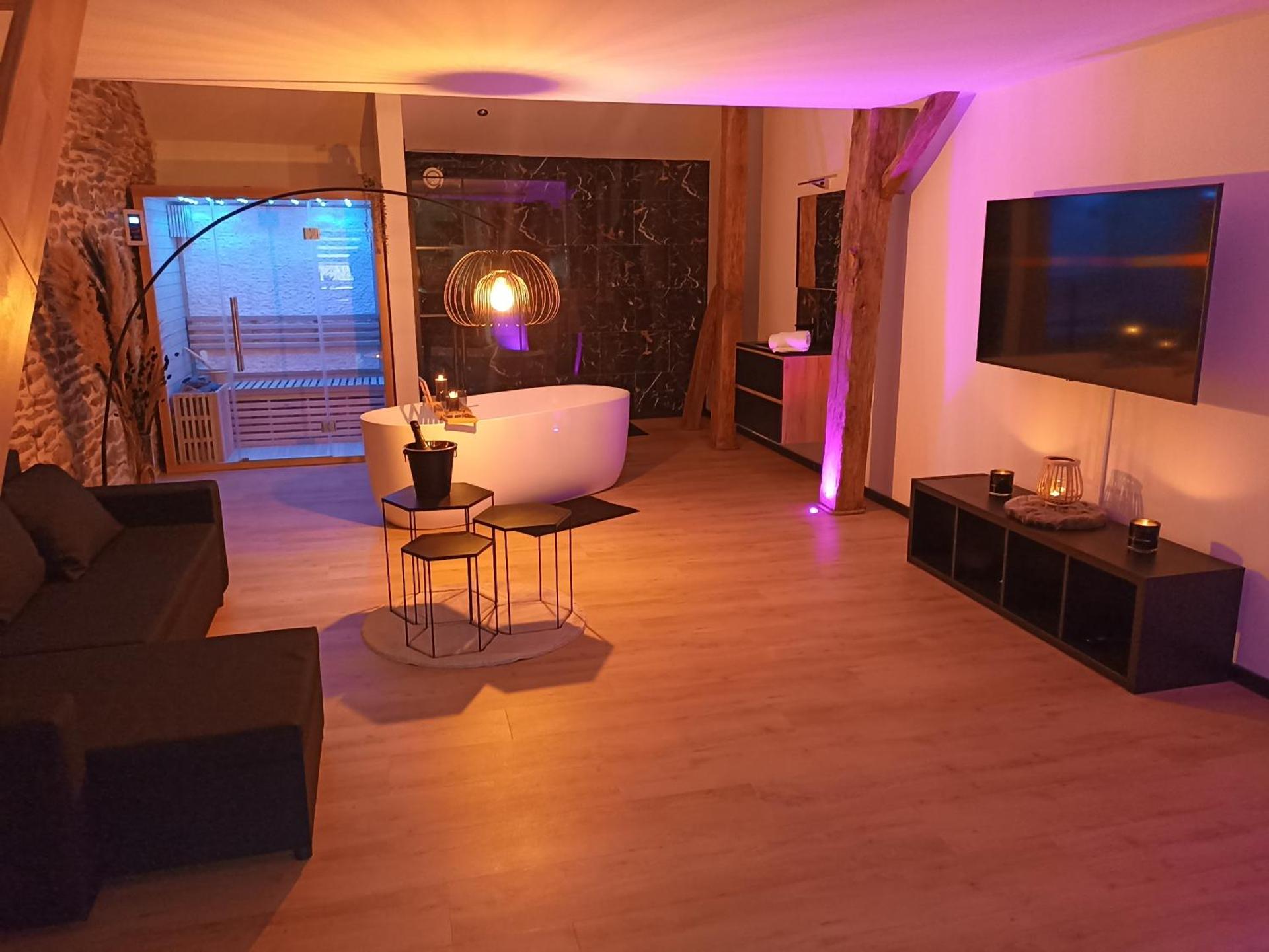 Loft noir (baignoire balnéo et sauna)