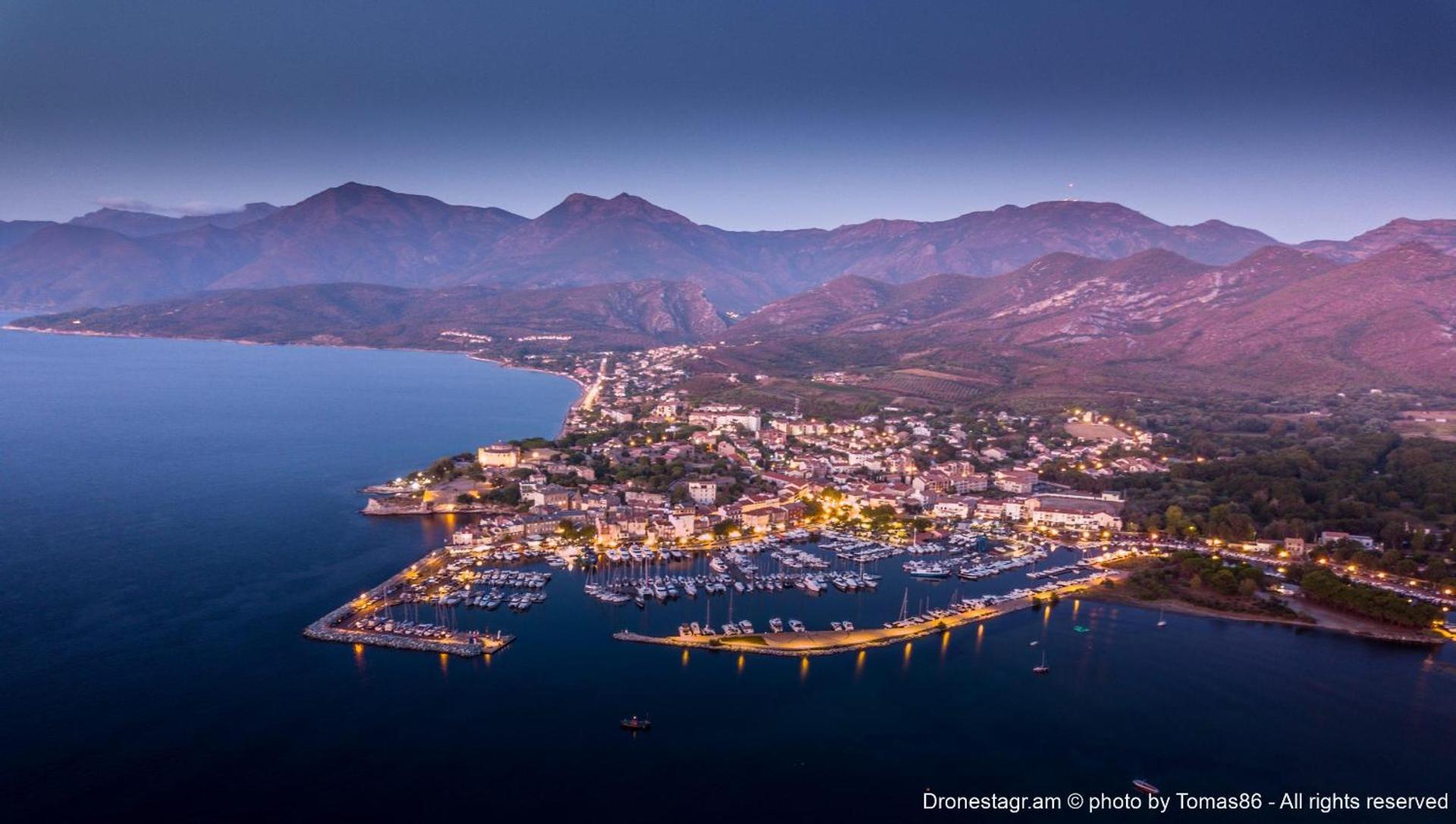Jardin et 2 chambres centre St Florent