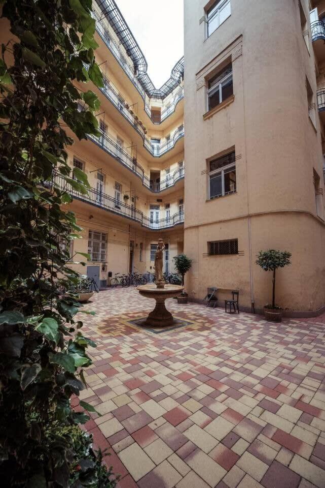 Renovated design apartment close to the Danube