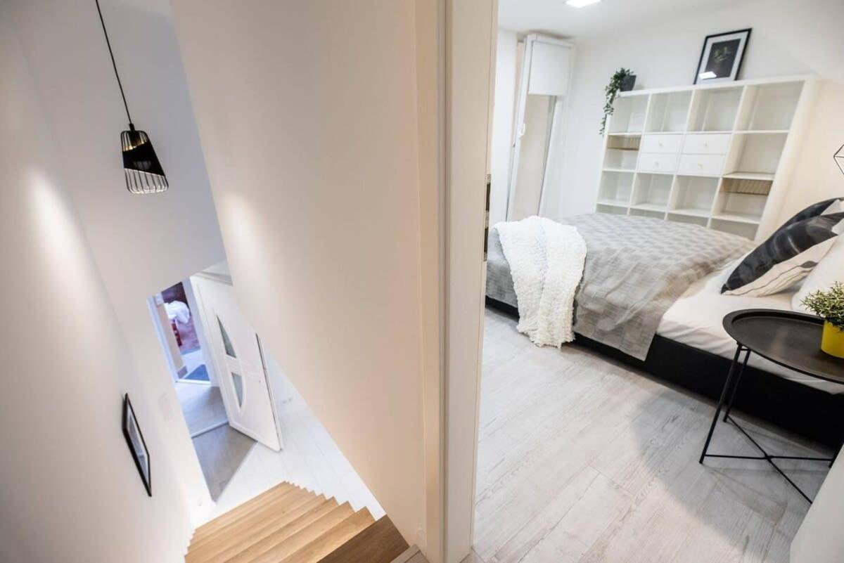 Renovated design apartment close to the Danube