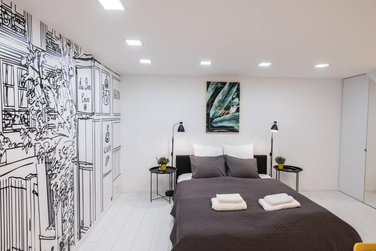 Renovated design apartment close to the Danube