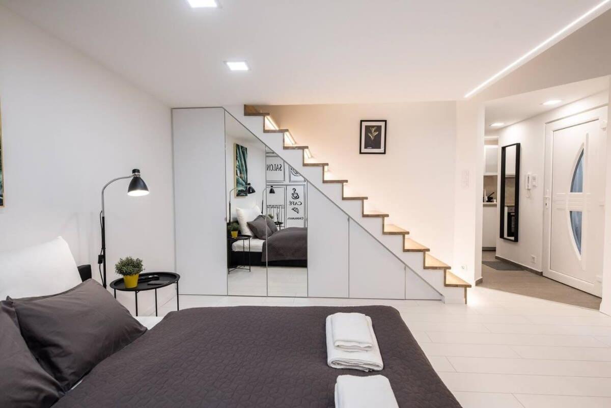 Renovated design apartment close to the Danube
