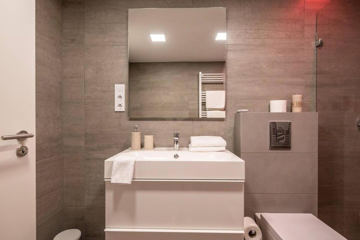 Renovated design apartment close to the Danube