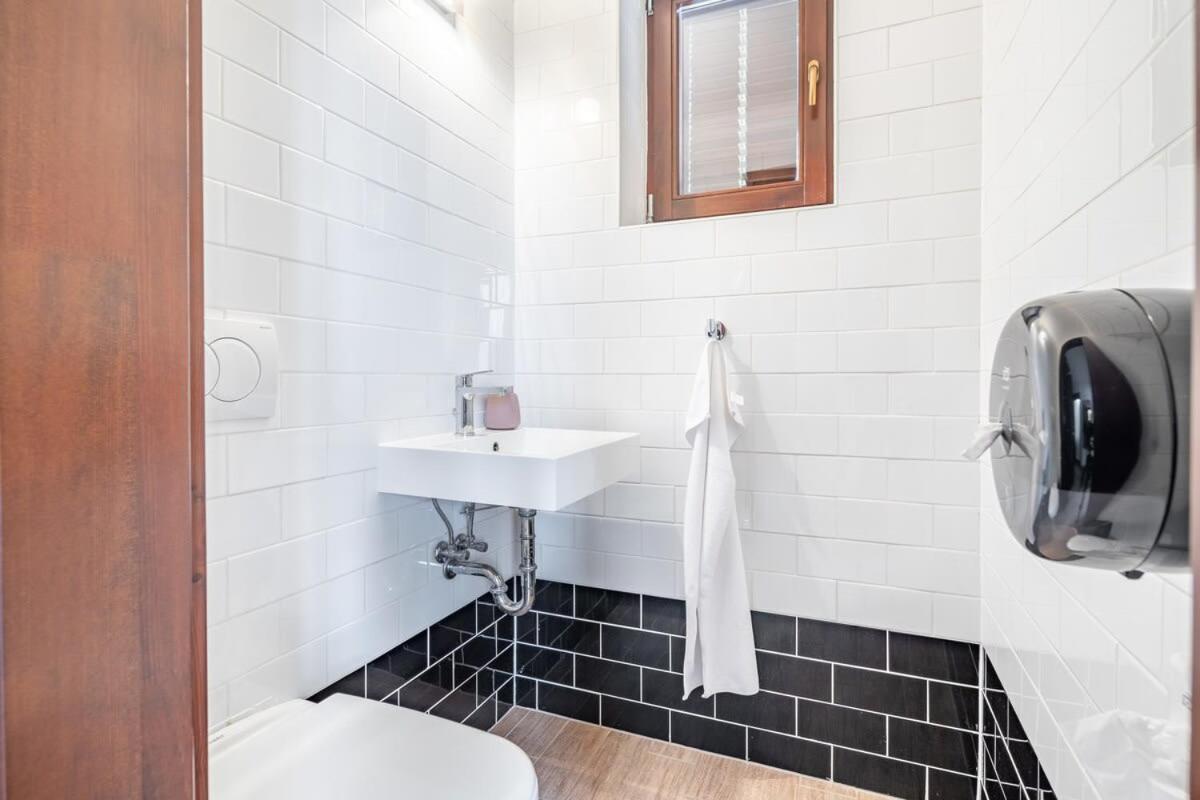 5 House Winery - Perfect Chill