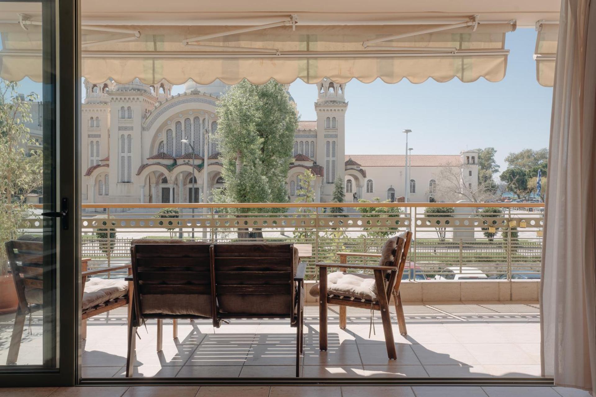 Lazarus 2BD Apartment in the Center