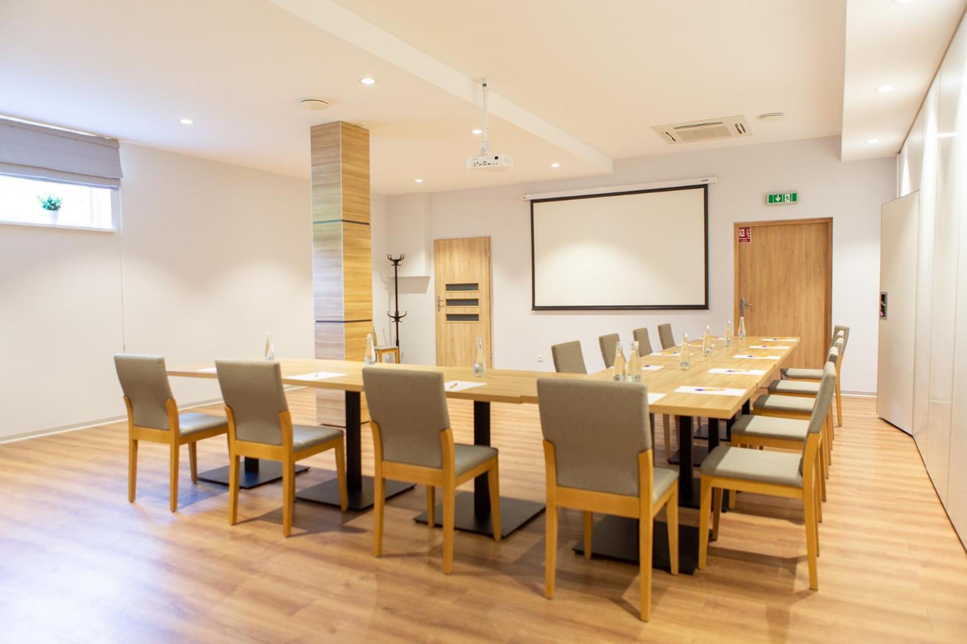 Meeting/conference room