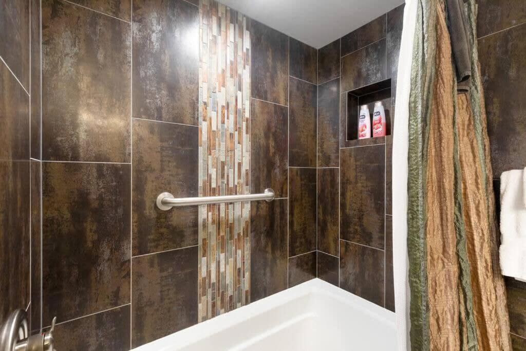 Downtown Chalet Close to Main St with Pool and Hot Tub