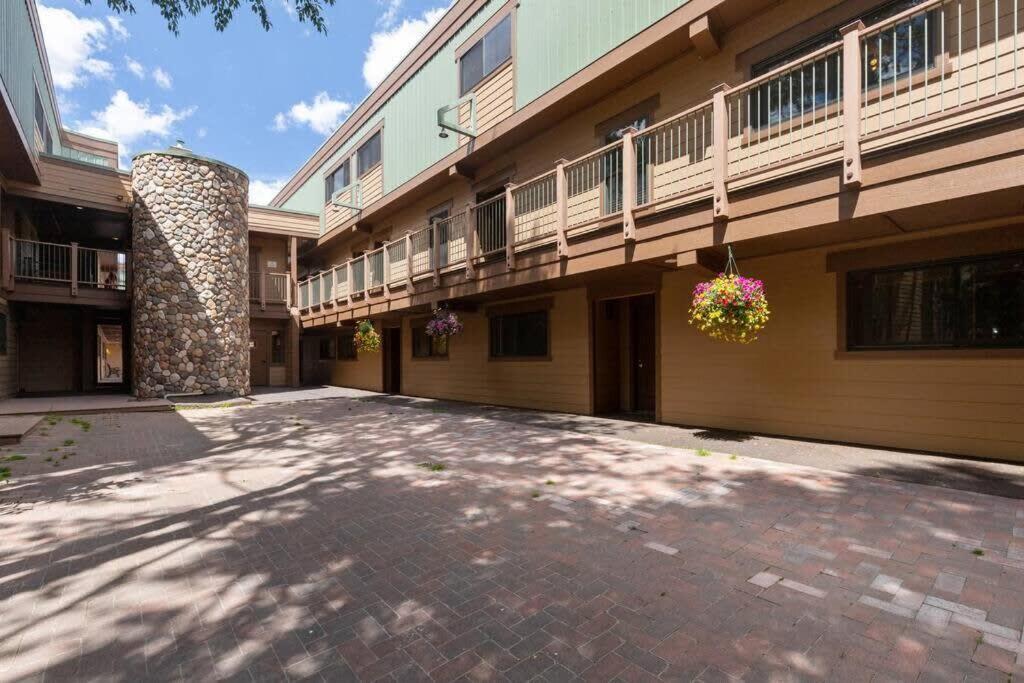 Downtown Chalet Close to Main St with Pool and Hot Tub