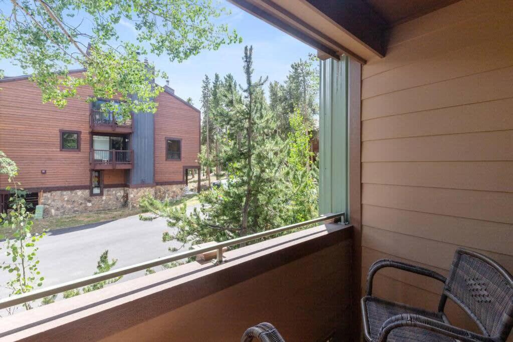 Downtown Chalet Close to Main St with Pool and Hot Tub