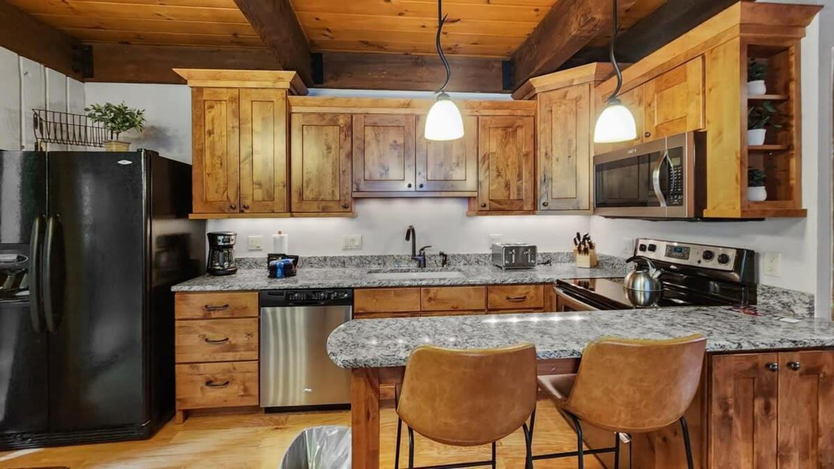 Cozy 2 BR Condo in Town Walk to Main St Skiing