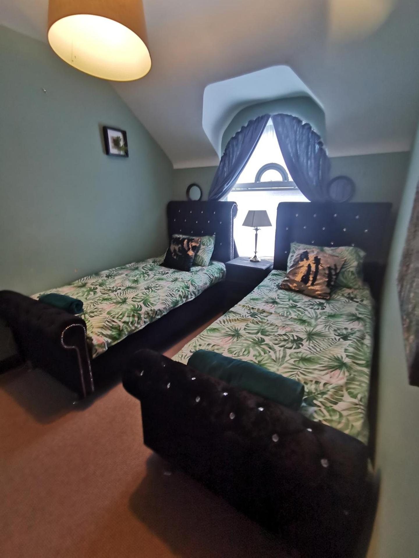 Palm Cove Bundoran Luxurious Sea View Balcony Free Wifi Netflix Sleeps 5