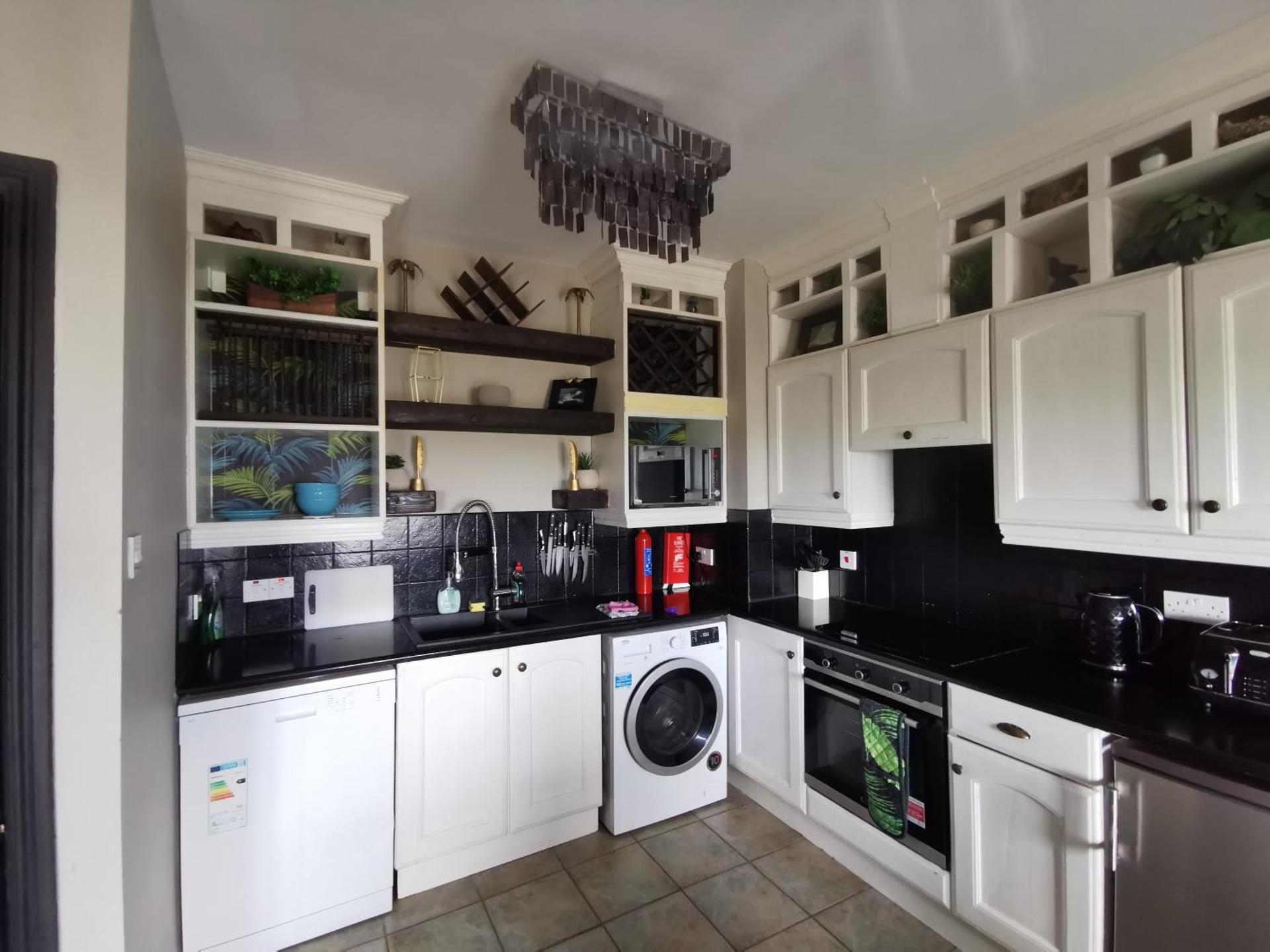 Palm Cove Bundoran Luxurious Sea View Balcony Free Wifi Netflix Sleeps 5