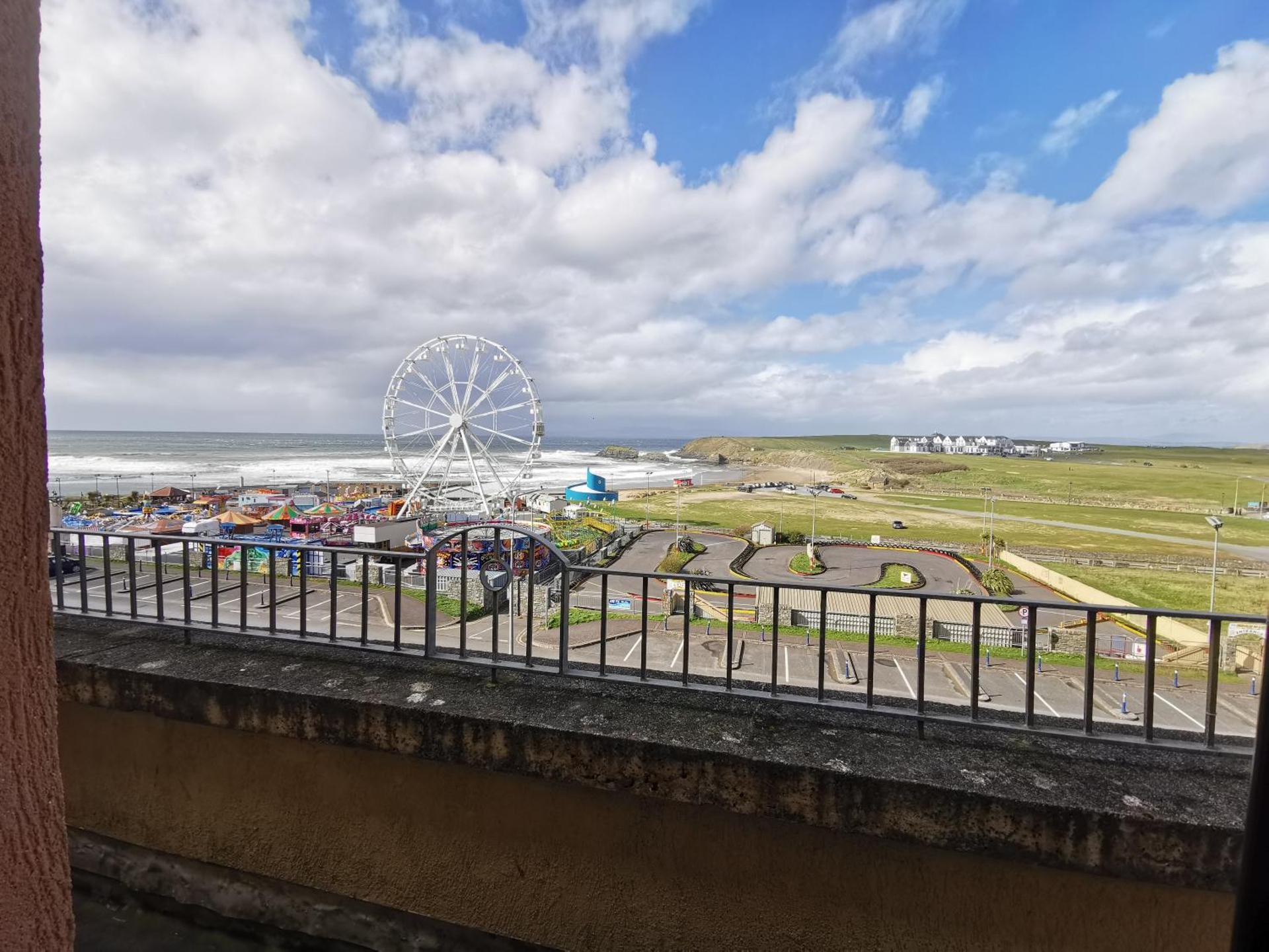 Palm Cove Bundoran Luxurious Sea View Balcony Free Wifi Netflix Sleeps 5