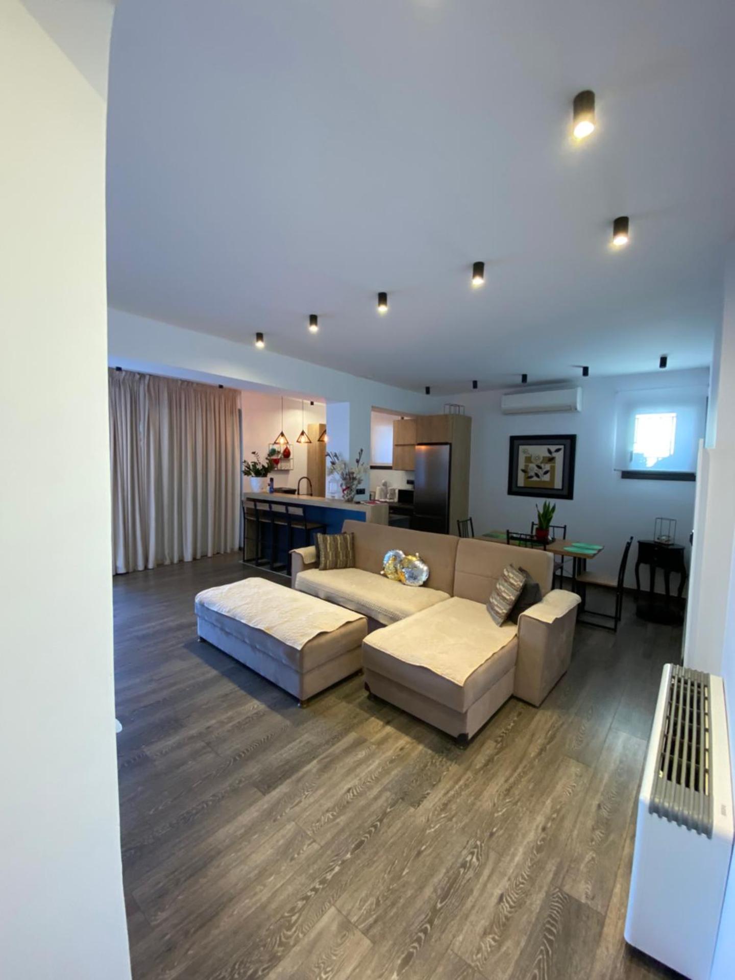 ΙΣΟΓΕΙΟ ΕΠΙΠΛΩΜΕΝΟ ΔΙΑΜΕΡΙΣΜΑ