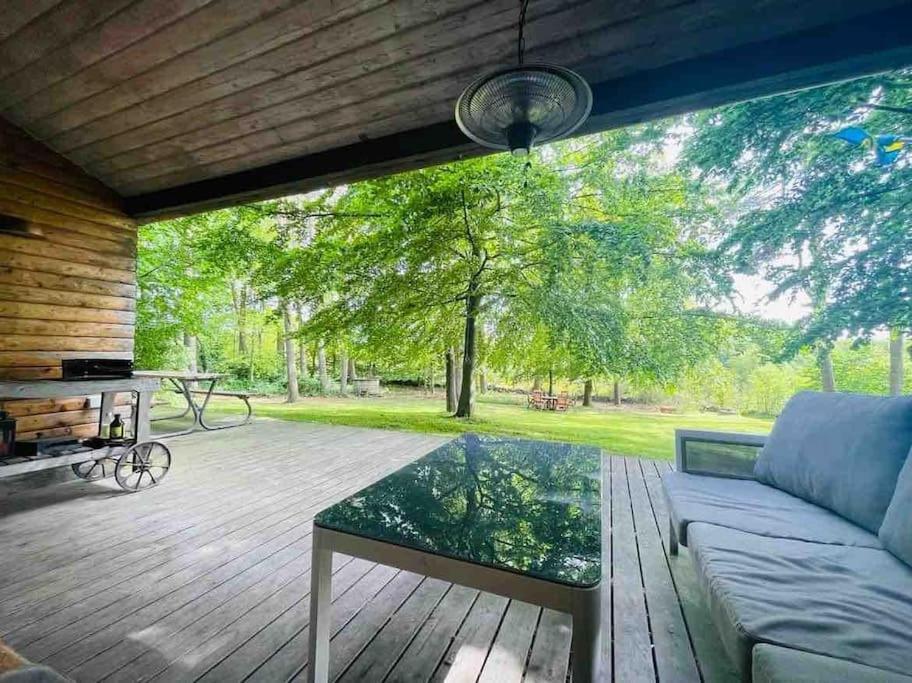 Lönnekullen, enkel sommarstuga mitt i skogen på Österlen med dusch ute