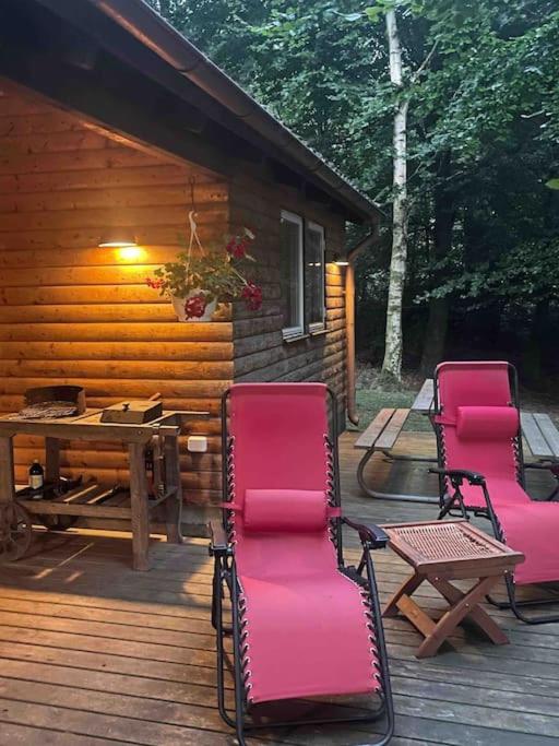 Lönnekullen, enkel sommarstuga mitt i skogen på Österlen med dusch ute