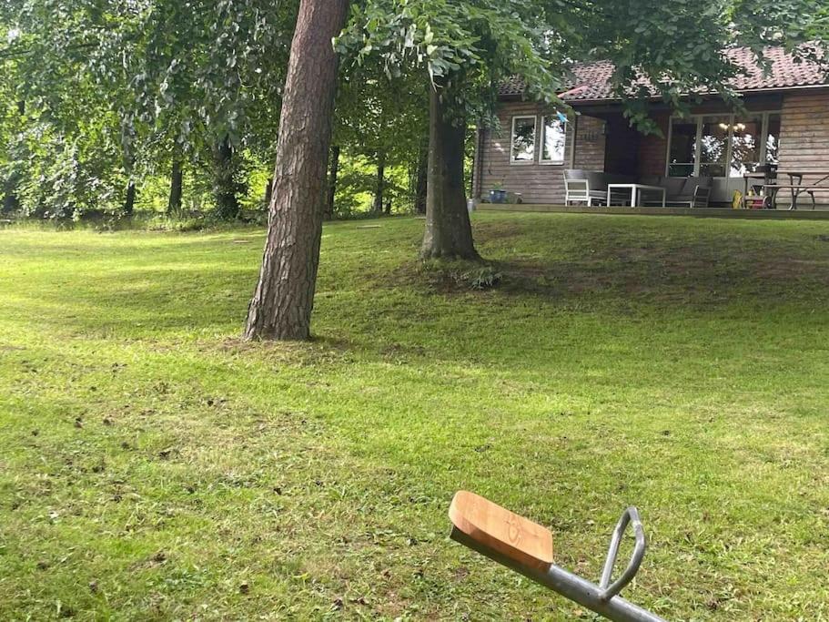 Lönnekullen, enkel sommarstuga mitt i skogen på Österlen med dusch ute